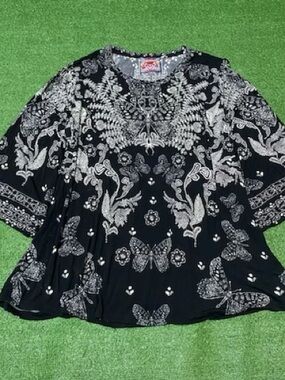 Johnny Was The Janie Bell-Sleeved Top in a black and white graphic print